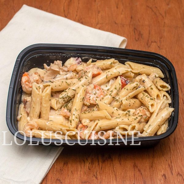 Creamy seafood alfredo pasta
