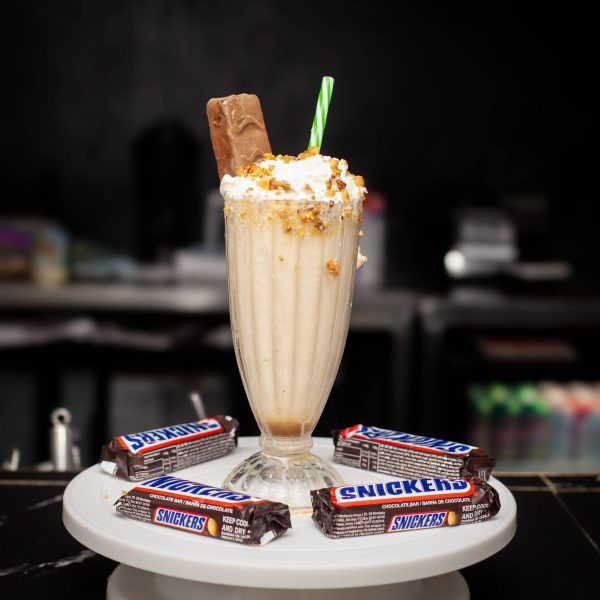 SNICKERS PEANUT MILKSHAKE