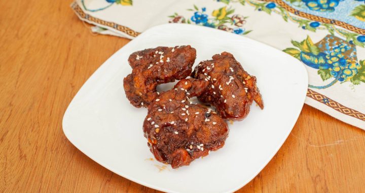 STICKY SOY CHICKEN WINGS